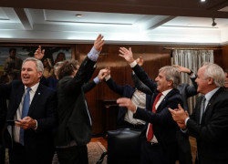 Milei y Caputo festejan